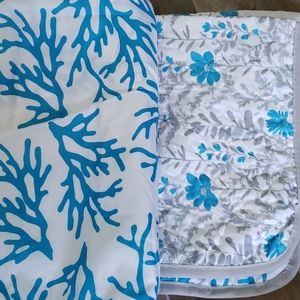 NWOT Shams  2 reversible pillow shams